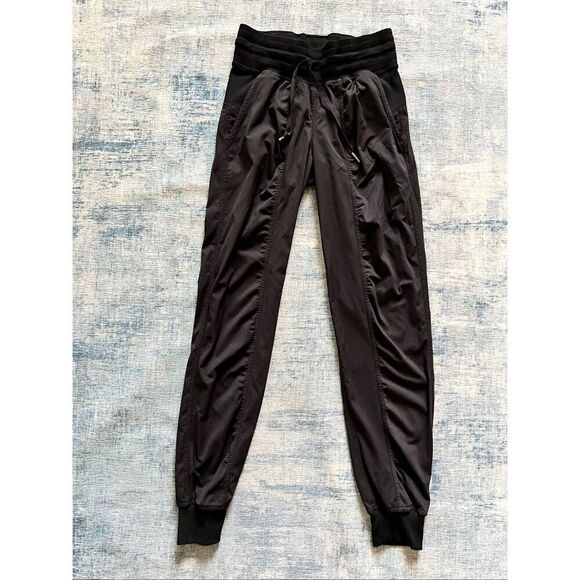Lululemon Black Dance Studio Mid Rise Jogger Size 2 - Picture 1 of 7